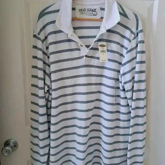 T SHIRT LONG SLEEVES OLD NAVY NEW WITH TAG - Picture 2 of 7